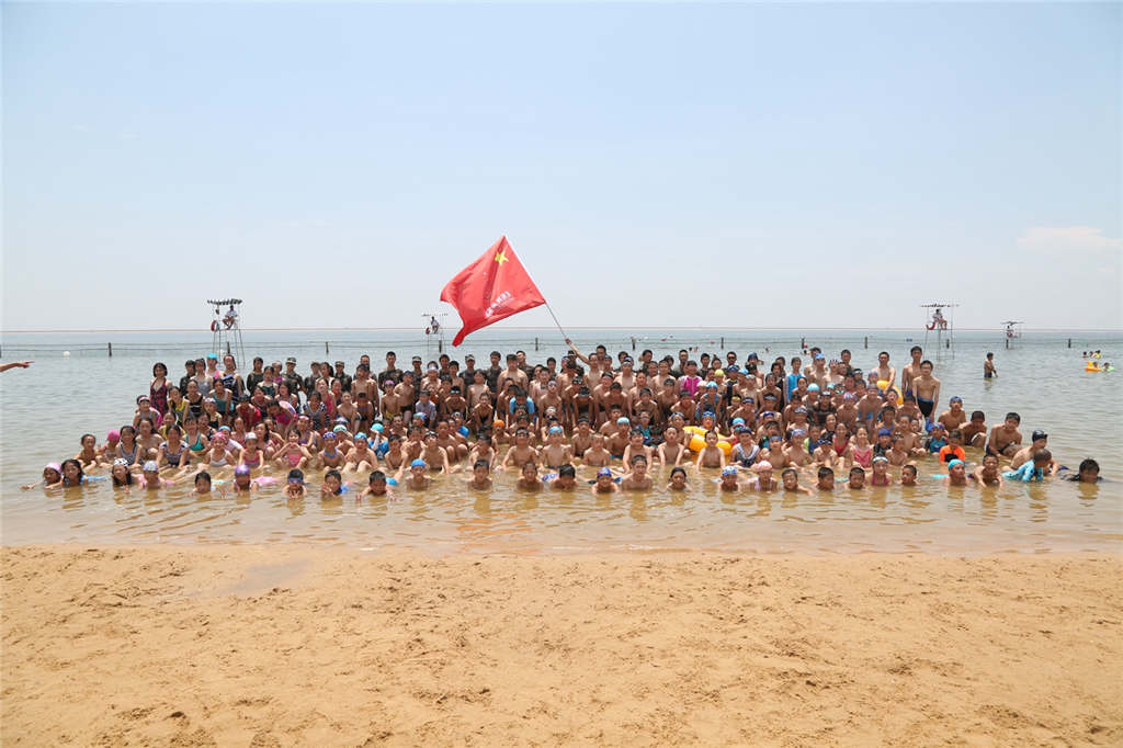 陽光、沙灘、海浪，還有笑容明媚的你~