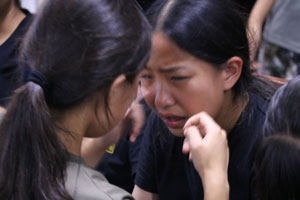 小學(xué)生作文：你已經(jīng)快不是我爸爸了，你是手機的爸爸！引無數(shù)家長反思！