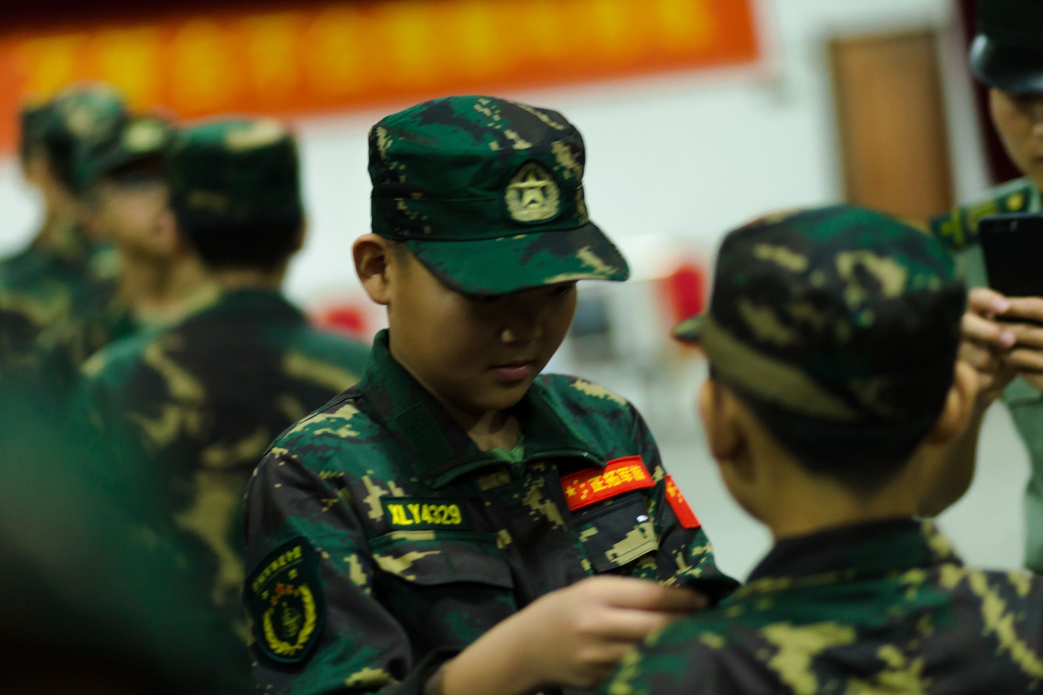 家長給孩子報名參加夏令營的目的是什么？對孩子有哪些幫助?